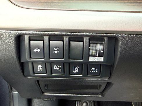 Used 2017 Subaru Legacy 2.5i Limited AWD/4WD image 39