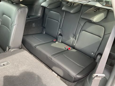 Used 2025 Nissan Pathfinder SL AWD/4WD image 21