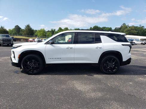 New 2026 Chevrolet Traverse RS w/ LPO, Floor Liner Package FWD image 6