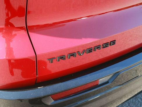 Used 2024 Chevrolet Traverse RS FWD image 9