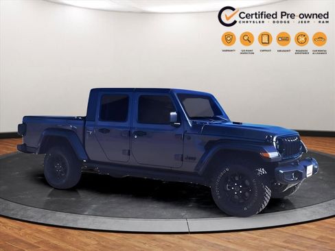 Used 2024 Jeep Gladiator Sport image 2