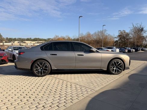 Certified 2023 BMW 760i xDrive image 7