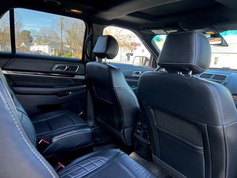 Used 2017 Ford Explorer Platinum image 20