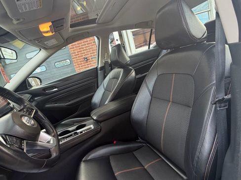 Used 2021 Nissan Altima 2.5 SR w/ SR Premium Package image 9