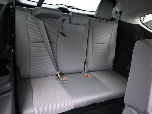 Used 2022 Toyota Highlander L image 41