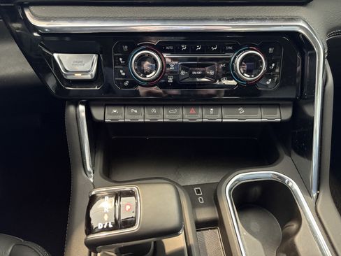 Used 2025 GMC Sierra 1500 Denali image 16