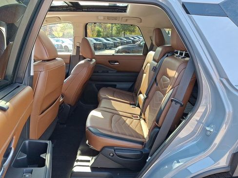 Used 2022 Nissan Pathfinder Platinum w/ Cargo Package image 11