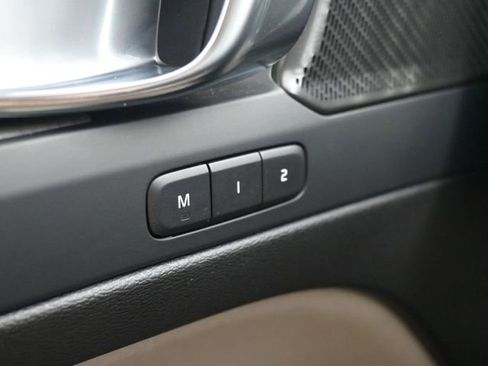 Used 2023 Volvo XC40 B5 Plus w/ Protection Package Premier image 28