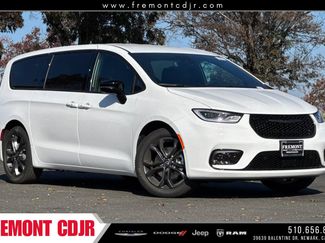 New 2026 Chrysler Pacifica Select 360° Tour