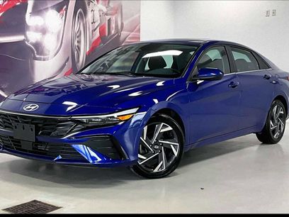 Used 2024 Hyundai Elantra SEL w/ Convenience Package