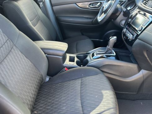 Used 2020 Nissan Rogue SV image 23