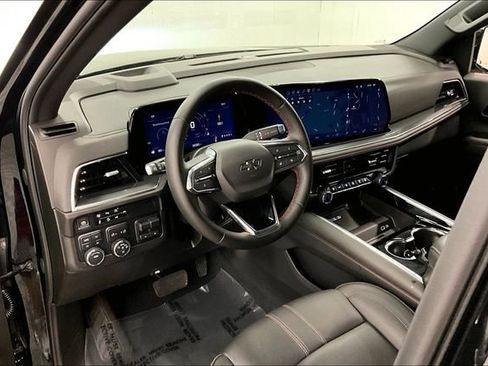 Used 2025 Chevrolet Suburban RST w/ Comfort Package AWD/4WD image 16