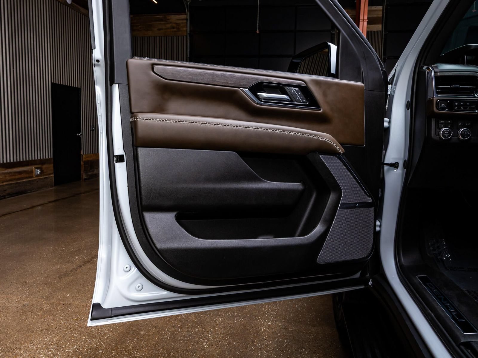 Used 2026 GMC Yukon Denali Ultimate w/ LPO, Floor Liner Package AWD/4WD image 40
