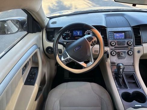 Used 2016 Ford Taurus SE image 19