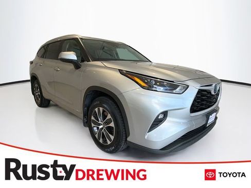 Certified 2024 Toyota Highlander XLE AWD/4WD image 1