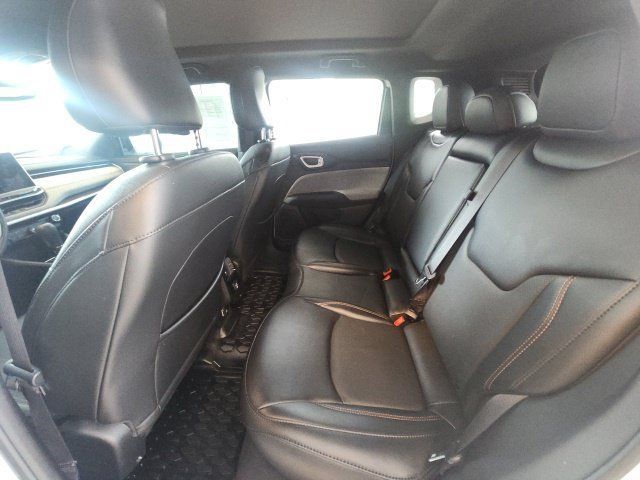 Used 2023 Jeep Compass Latitude w/ Sun and Sound Group AWD/4WD image 32