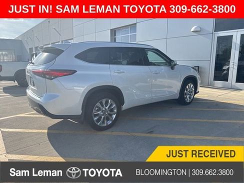 Used 2022 Toyota Highlander Limited AWD/4WD image 1