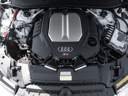 Certified 2025 Audi RS 6 performance AWD/4WD image 44