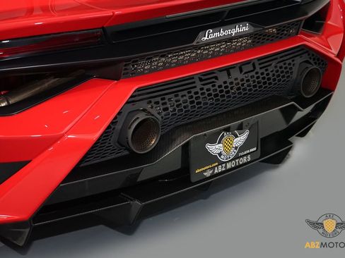 Used 2023 Lamborghini Huracan STO image 14