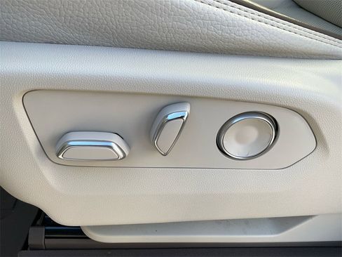 Used 2021 GMC Yukon XL Denali w/ Advanced Technology Package image 30