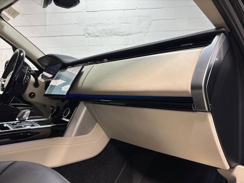 Used 2023 Land Rover Range Rover Long Wheelbase SE image 33