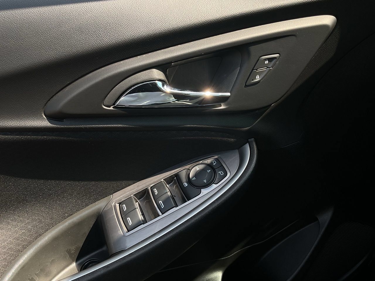 Used 2025 Chevrolet Malibu LT FWD image 19