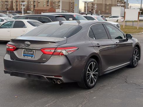Used 2019 Toyota Camry SE w/ Audio Package image 5