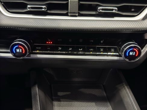 Used 2025 Chevrolet Equinox LT w/ Convenience Package II image 31