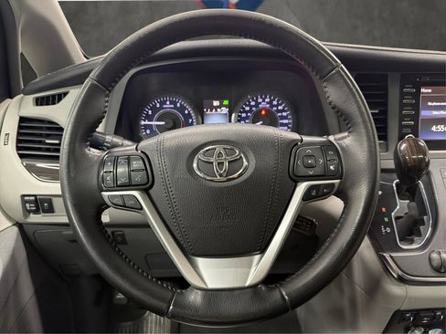 Used 2019 Toyota Sienna XLE image 41