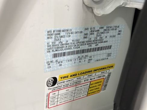 Used 2025 Lincoln Navigator Reserve image 27