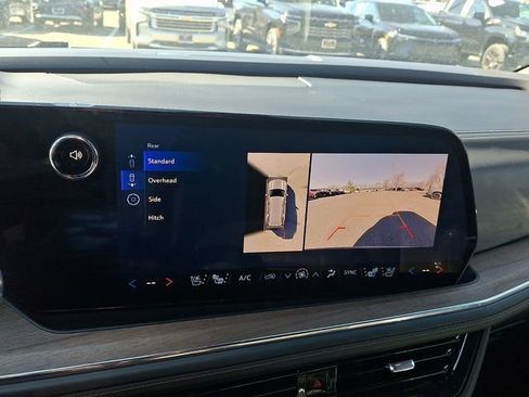 Used 2025 Chevrolet Tahoe High Country AWD/4WD image 16