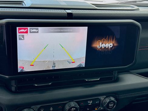 Used 2025 Jeep Gladiator Rubicon image 10