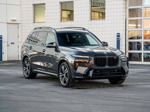 Used 2025 BMW X7 M60i image 3