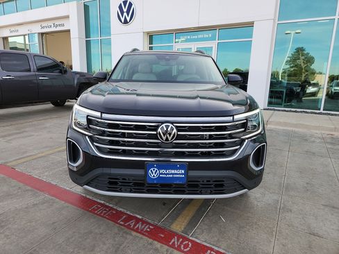 New 2026 Volkswagen Atlas SE image 2