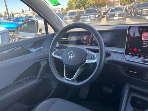 Used 2026 Volkswagen Tiguan SE AWD/4WD image 36