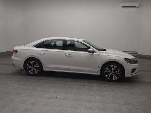 Used 2021 Volkswagen Passat 2.0T SE FWD image 11