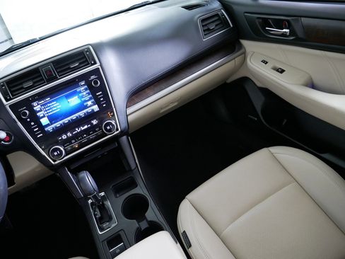 Used 2018 Subaru Outback 2.5i Limited AWD/4WD image 11