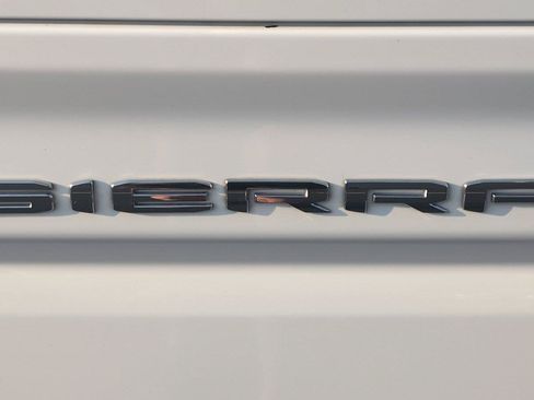 Used 2023 GMC Sierra 1500 SLT w/ SLT Premium Package AWD/4WD image 6