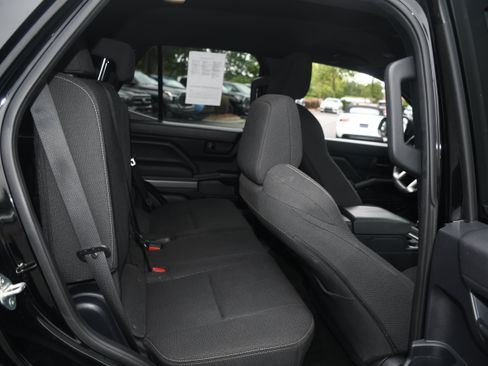 Used 2025 Toyota 4Runner SR5 AWD/4WD image 17