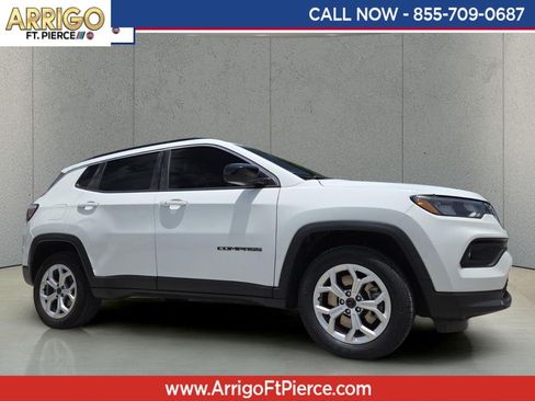 Used 2025 Jeep Compass Latitude AWD/4WD image 1
