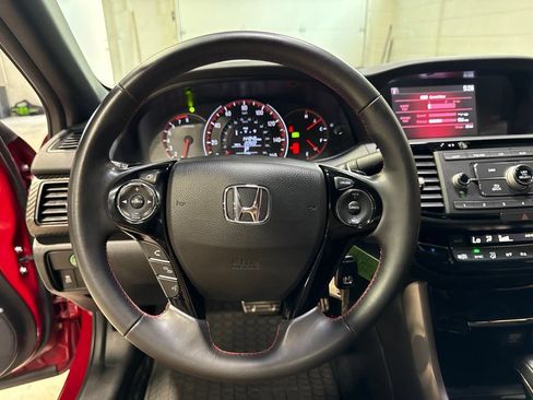 Used 2017 Honda Accord Sport Special Edition image 10