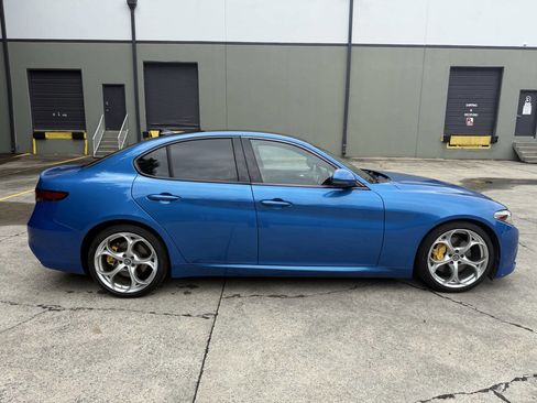 Used 2018 Alfa Romeo Giulia Ti Sport w/ Quick Order Package 22U Sport RWD image 2