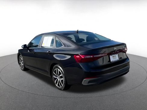 Used 2025 Volkswagen Jetta SE image 11