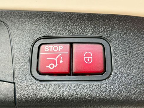 Used 2025 Mercedes-Benz GLA 250 4MATIC image 33