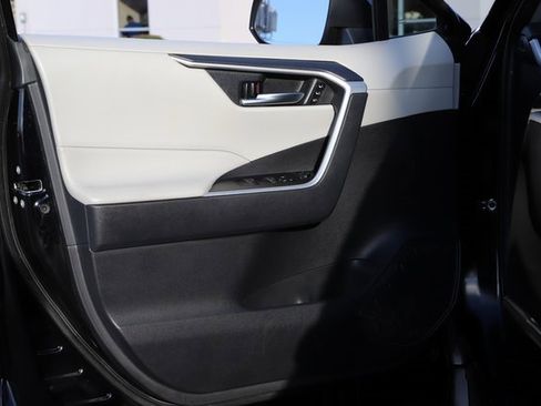 Used 2019 Toyota RAV4 XLE Premium image 18