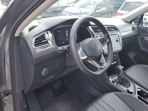 Certified 2024 Volkswagen Tiguan SE AWD/4WD image 20