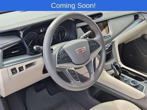 Used 2023 Cadillac XT5 Premium Luxury AWD/4WD image 2