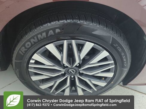 Used 2025 Nissan Altima 2.5 SV AWD/4WD image 31
