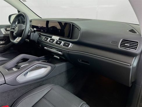 New 2025 Mercedes-Benz GLS 450 4MATIC image 32
