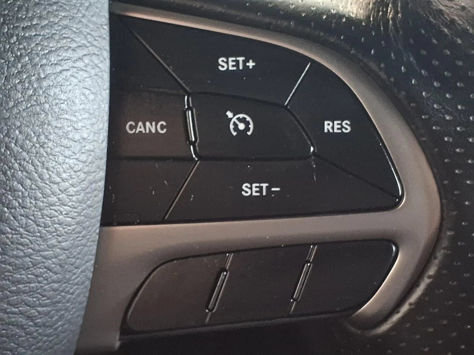 Used 2020 Dodge Durango SXT AWD/4WD image 29